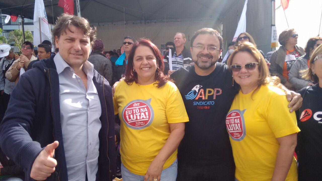 Deputado Anibelli Neto participa da marcha em memória ao massacre de 29 de abril