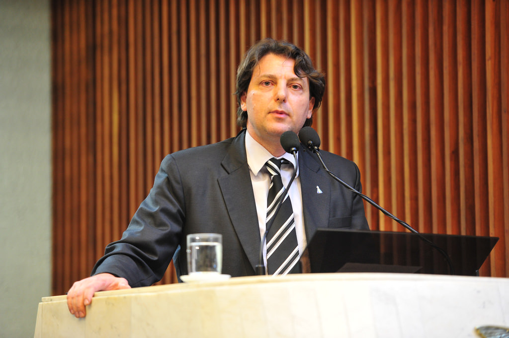 Deputado Anibelli Neto cobra promessas do Governo do Paraná