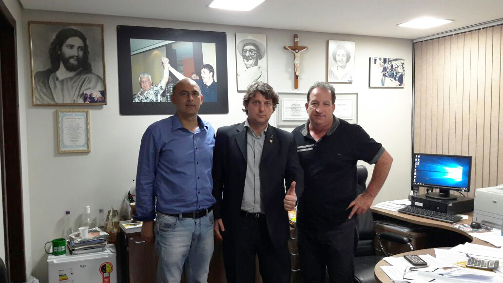 Deputado Anibelli recebe visita do Prefeito Jaime Carniel de Pinhal de São Bento e o Vereador Presidente da Câmara Clóvis Vieira Velho.