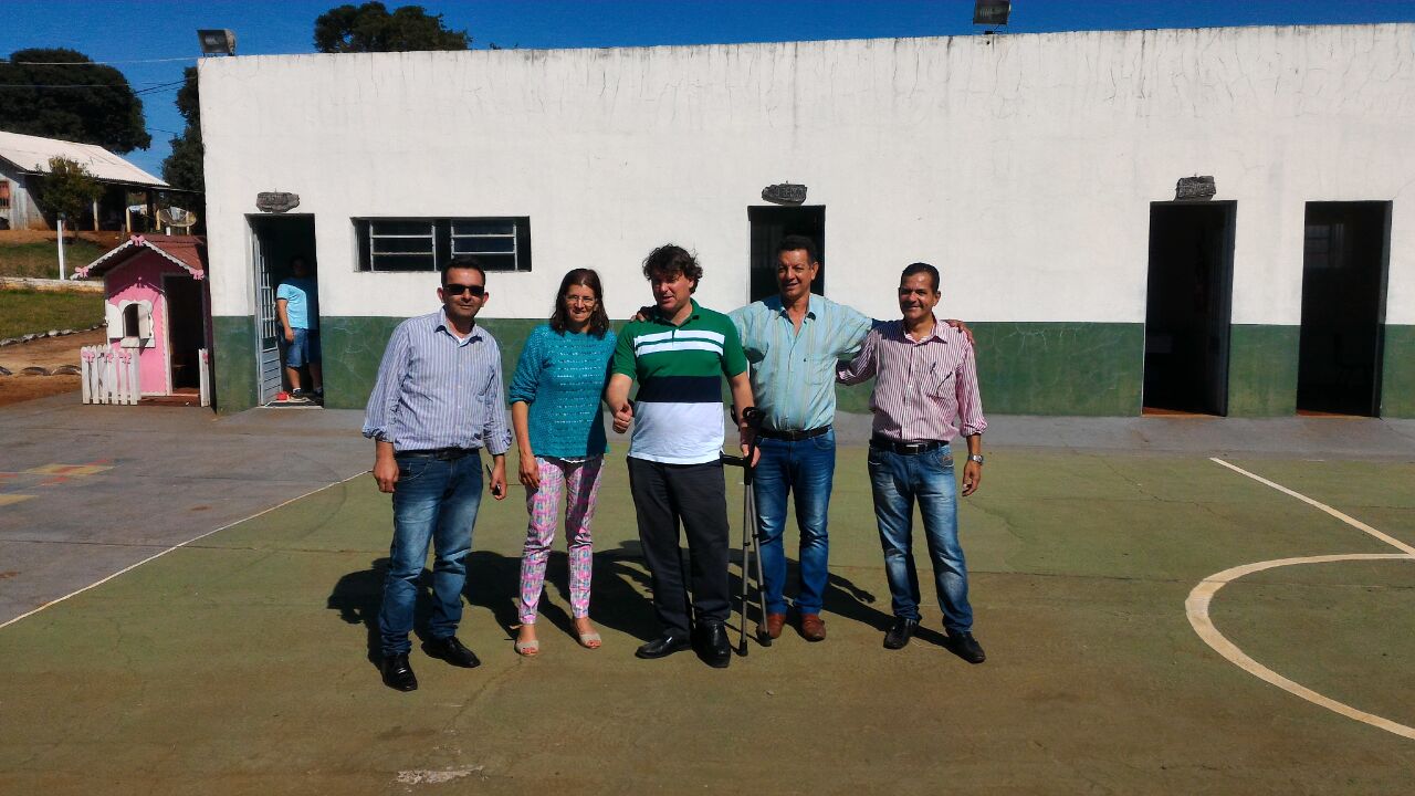 Deputado Anibelli visita a APAE de Rio Bom.