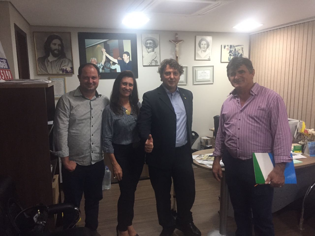 Anibelli Neto recebe amigos da Cidade de Floresta