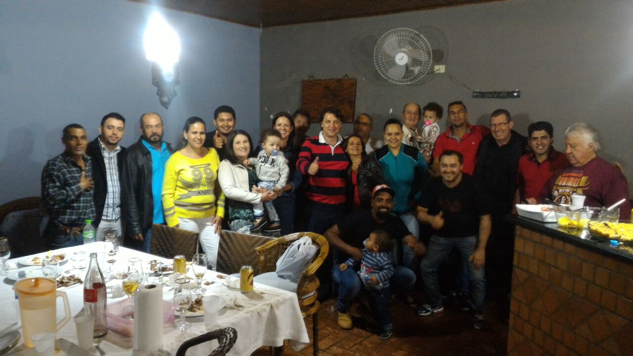 Deputado Anibelli com os amigos de Guaporema.