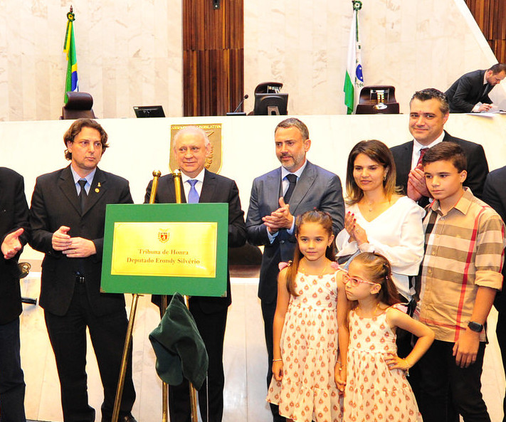 Por proposição do Deputado Anibelli Neto, assembleia homenageia Erondy Silvério dando seu nome a tribuna de honra