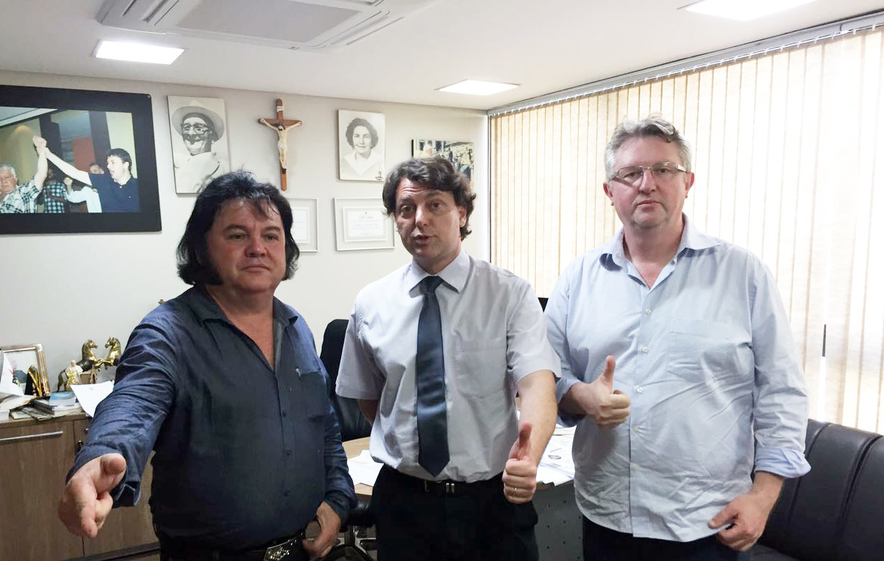 Autoridades de Agudos do Sul visitam o Deputado Anibelli Neto.