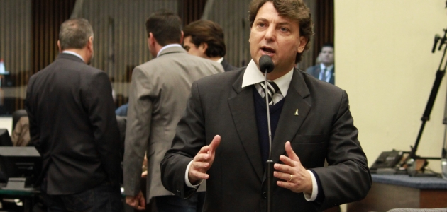 Anibelli Neto defende concurso público para contratação de médicos veterinários