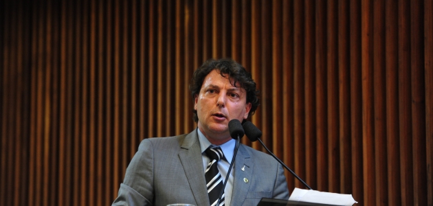 Petrobras e Sanepar devem ser administradas com foco nos interesses da população, destaca Anibelli Neto