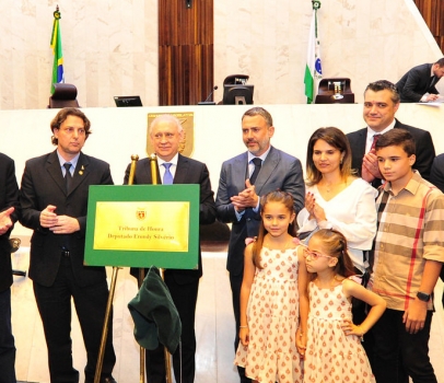 Por proposição do Deputado Anibelli Neto, assembleia homenageia Erondy Silvério dando seu nome a tribuna de honra