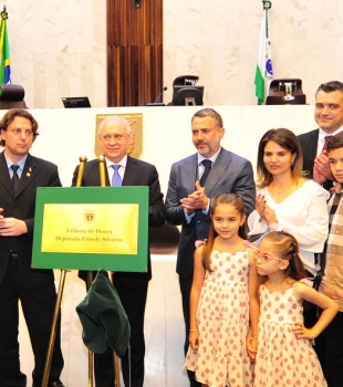 Por proposição do Deputado Anibelli Neto, assembleia homenageia Erondy Silvério dando seu nome a tribuna de honra