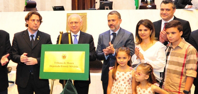 Por proposição do Deputado Anibelli Neto, assembleia homenageia Erondy Silvério dando seu nome a tribuna de honra