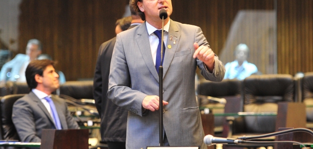 Anibelli Neto pede atenção à produção de Leite e Queijos no Paraná.