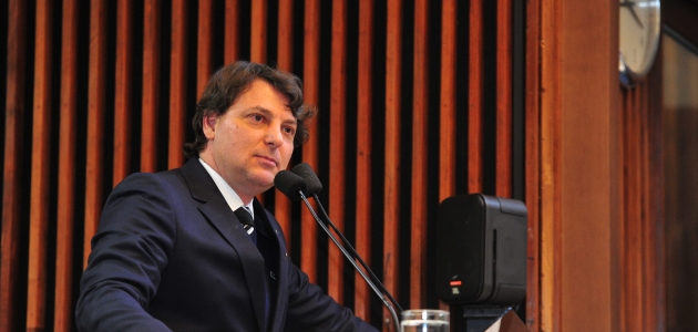 Sanepar aumentou gastos com a própria diretoria em 244% entre 2010 e 2017, diz Anibelli Neto