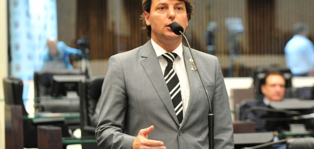 Anibelli Neto reclama do atendimento de emergência da Copel