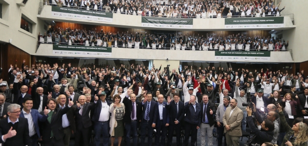 Paraná livre da febre aftosa sem vacinação: audiência pública reúne 1500 agropecuaristas