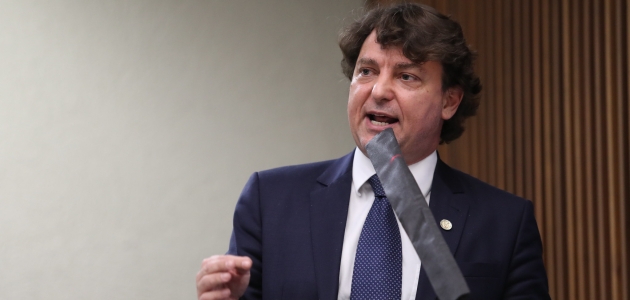 Anibelli Neto pede providências para o problema do ferry-boat de Guaratuba