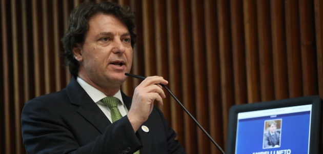 Anibelli Neto propõe projeto de lei para fornecer kit de painel solar para APAEs e APMIs do Paraná