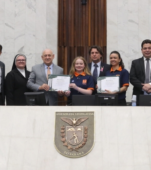 Jovem Senadora 2023: estudante Roxanne Alves recebe Menção Honrosa na Assembleia Legislativa por proposição do deputado Anibelli Neto (MDB)