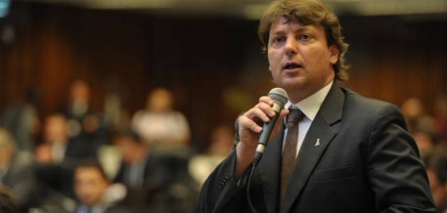 Anibelli Neto deseja a todos um feliz Natal e um próspero ano novo