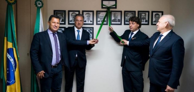 Painel retrata líderes da Oposição na Assembleia Legislativa