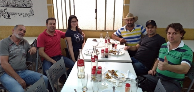 Anibelli Neto visita os companheiros da cidade de Califórnia.