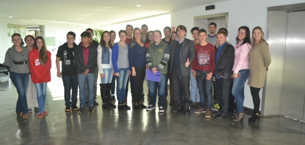 Estudantes de Porto Vitória visitam Anibelli Neto