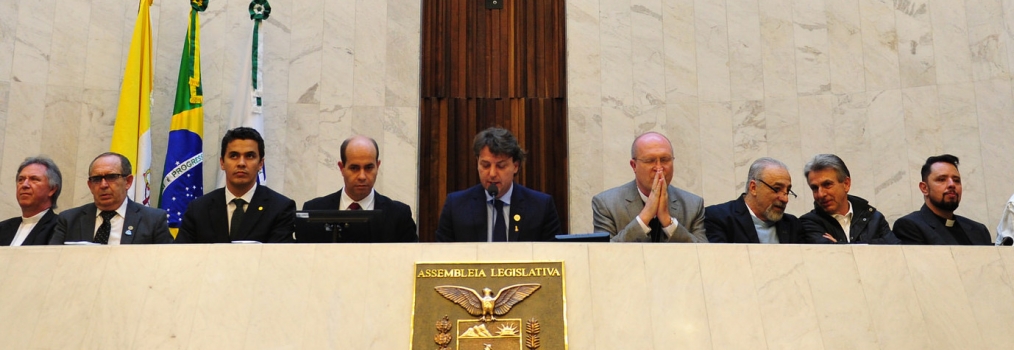 Deputado Anibelli Neto preside Sessão Solene em Homenagem a Arquidiocese de Curitiba pela Festa de Corpus Christi