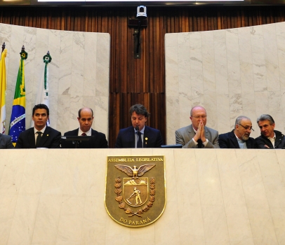 Deputado Anibelli Neto preside Sessão Solene em Homenagem a Arquidiocese de Curitiba pela Festa de Corpus Christi