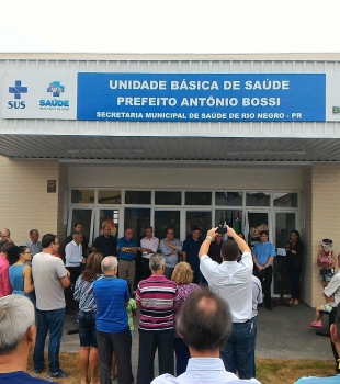 Deputado Anibelli Neto parabeniza o Prefeito Milton Paizani pela inauguração da Unidade Básica de Saúde Prefeito Antonio Bossi