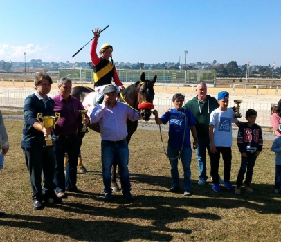 Jockey Club do Paraná realiza Grande Prêmio Heitor Baggio