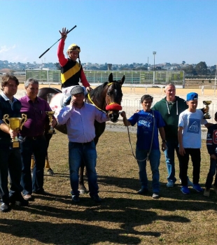 Jockey Club do Paraná realiza Grande Prêmio Heitor Baggio