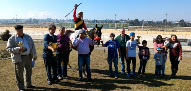 Jockey Club do Paraná realiza Grande Prêmio Heitor Baggio
