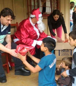 Deputado Anibelli Neto participa do Natal Solidário em Agudos do Sul