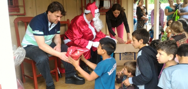 Deputado Anibelli Neto participa do Natal Solidário em Agudos do Sul