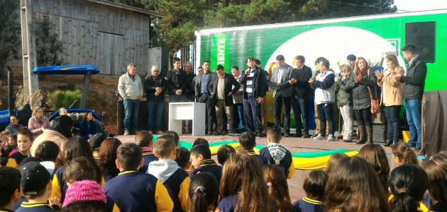 Deputado Anibelli Neto visita Quitandinha