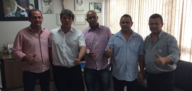 Vereadores de Nova Aliança do Ivaí visitam Deputado Anibelli Neto