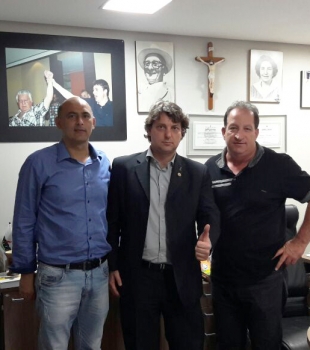 Deputado Anibelli recebe visita do Prefeito Jaime Carniel de Pinhal de São Bento e o Vereador Presidente da Câmara Clóvis Vieira Velho.