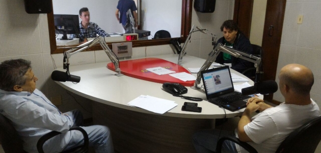 Deputado Anibelli Neto participa de entrevista