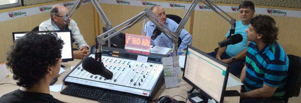 Deputado Anibelli Neto participa de entrevista na Rádio local de Ampére