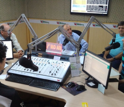 Deputado Anibelli Neto participa de entrevista na Rádio local de Ampére