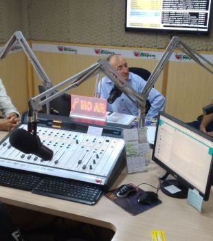 Deputado Anibelli Neto participa de entrevista na Rádio local de Ampére