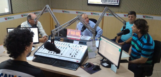 Deputado Anibelli Neto participa de entrevista na Rádio local de Ampére