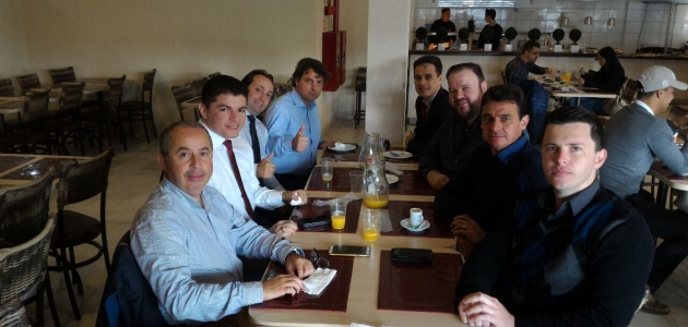 Deputado Anibelli Neto participa de almoço com prefeito Lara de Quatro Barras e o Secretario Nacional da Juventude Assis Filho.