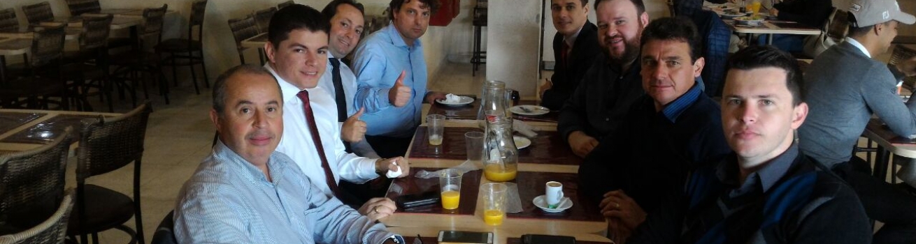 Deputado Anibelli Neto participa de almoço com prefeito Lara de Quatro Barras e o Secretario Nacional da Juventude Assis Filho.