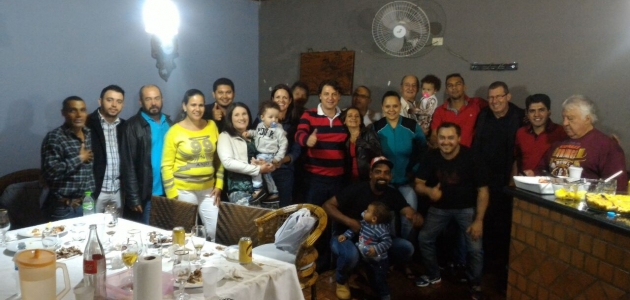 Deputado Anibelli com os amigos de Guaporema.