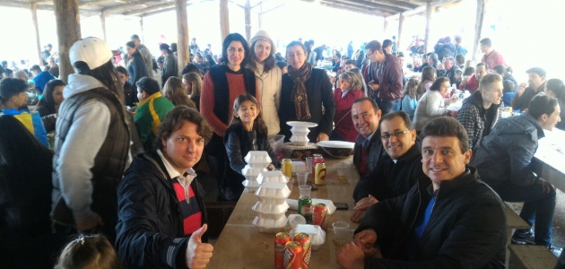 Anibelli Neto participa da Festa de São Pedro em Quatro Barras.