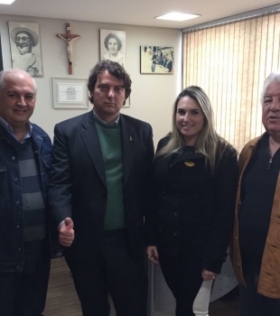  Anibelli Neto recebe visita da vereadora Alana Roveda e Fernando Peppes.