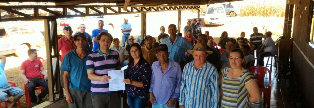 Anibelli Neto entrega Lei de Utilidade Pública para Vila Rural Flor D’Oeste de Goioerê.