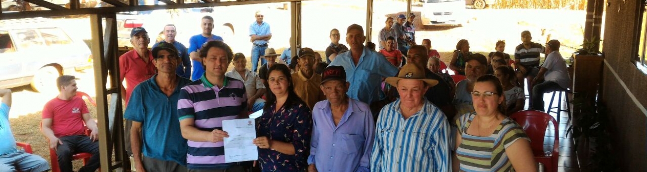 Anibelli Neto entrega Lei de Utilidade Pública para Vila Rural Flor D’Oeste de Goioerê.