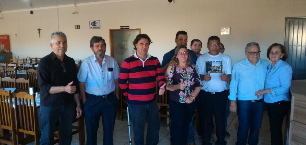 Anibelli Neto com companheiros de Ubiratã.