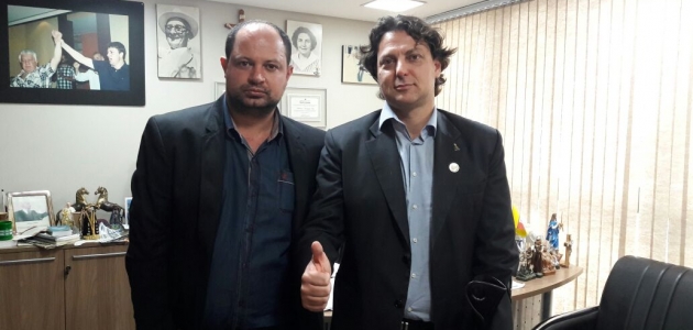 Anibelli Neto recebe o amigo Robinho, Vereador licenciado e Secretario de Ação Social de Floresta.