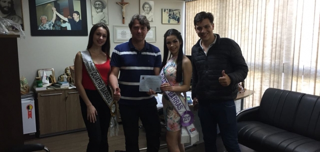 Anibelli recebe o convite para a festa de 56 anos de Quatro Barras